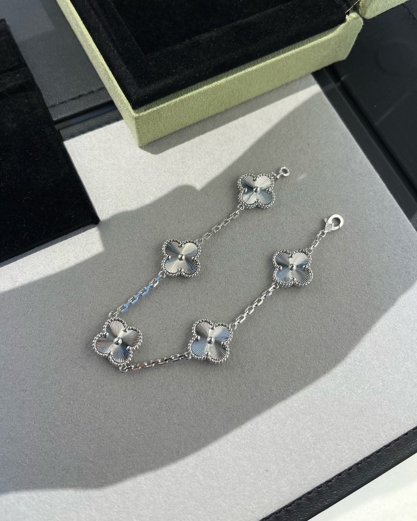 [Elitejewels]CLOVER SILVER 5 MOTIFS BRACELET